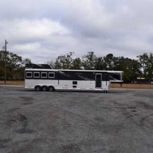 2021 Lakota Bighorn 8418GLQUG 4 Horse Trailer with 18' Short Wall