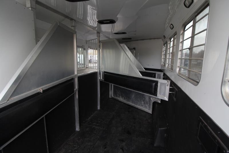 2008 Lakota 8415 w/Slide out 4 Horse Trailer - Image 24
