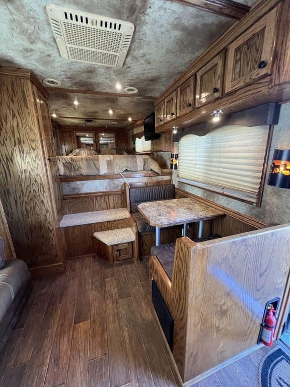 2009 Platinum Coach 3 H 16' SW w/Outlaw Conversion - Image 26