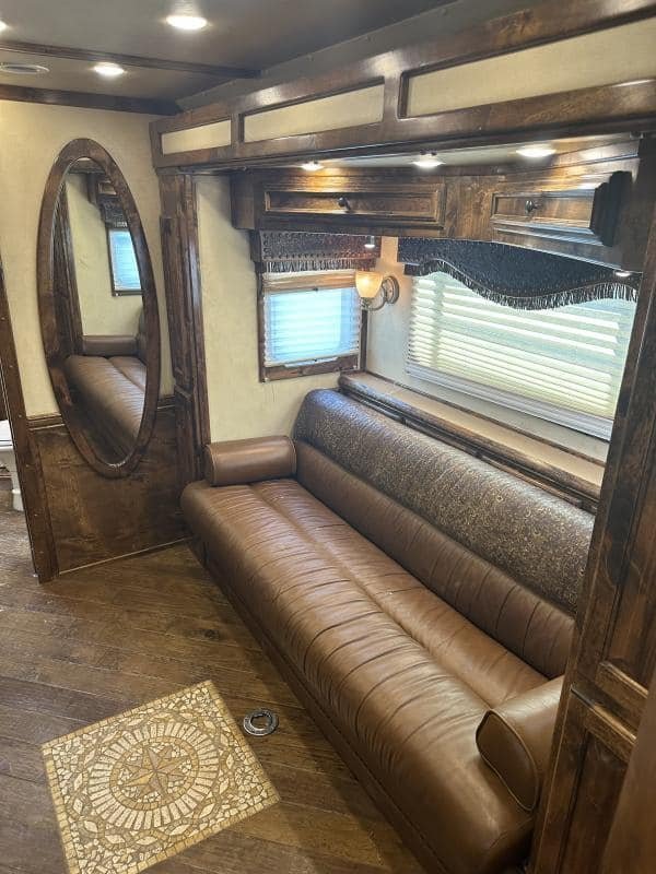 2007 4 Star 4 Horse 14' Outlaw LQ Slide Out - Image 15