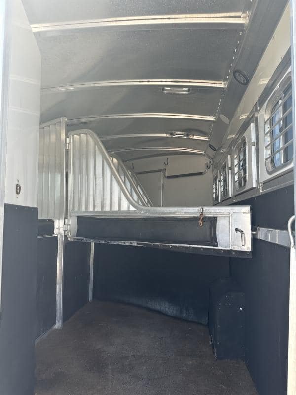 2007 4 Star 4 Horse 14' Outlaw LQ Slide Out - Image 9