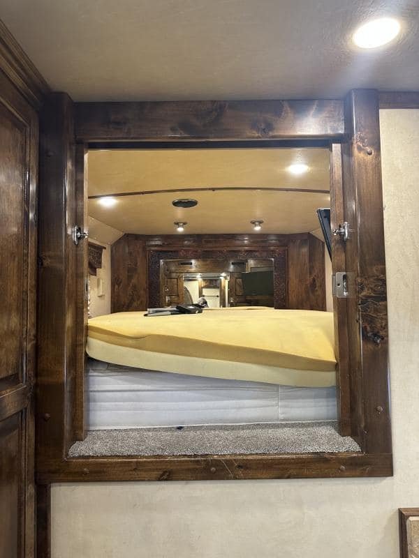 2007 4 Star 4 Horse 14' Outlaw LQ Slide Out - Image 24