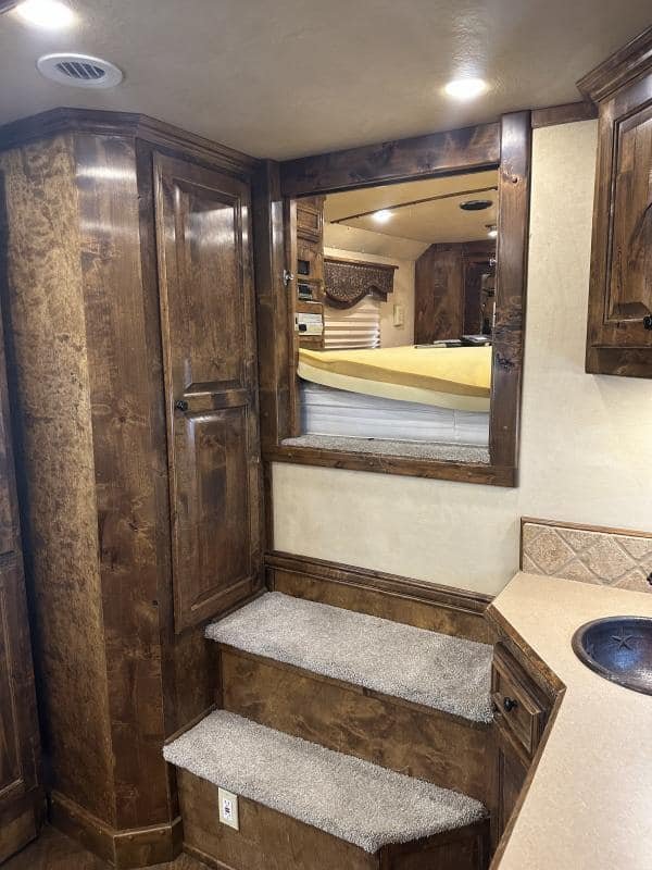 2007 4 Star 4 Horse 14' Outlaw LQ Slide Out - Image 11
