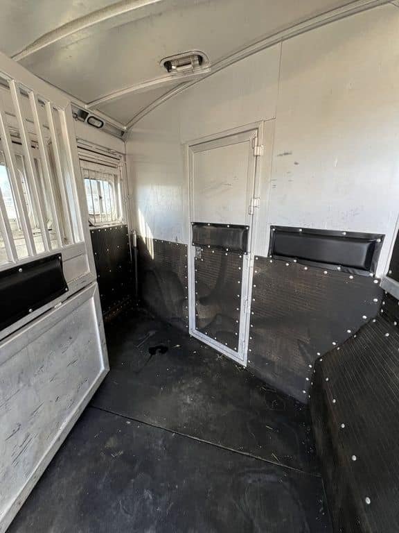 2009 Platinum Coach 3 H 16' SW w/Outlaw Conversion - Image 19