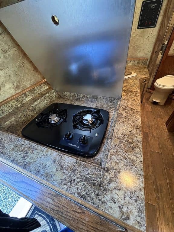 2009 Platinum Coach 3 H 16' SW w/Outlaw Conversion - Image 36
