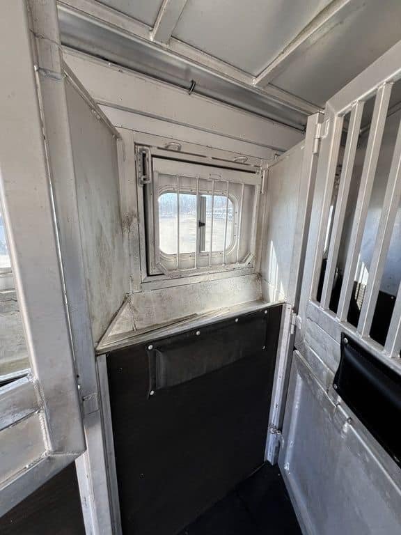2009 Platinum Coach 3 H 16' SW w/Outlaw Conversion - Image 18