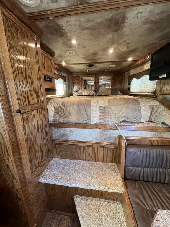2009 Platinum Coach 3 H 16' SW w/Outlaw Conversion - Image 27