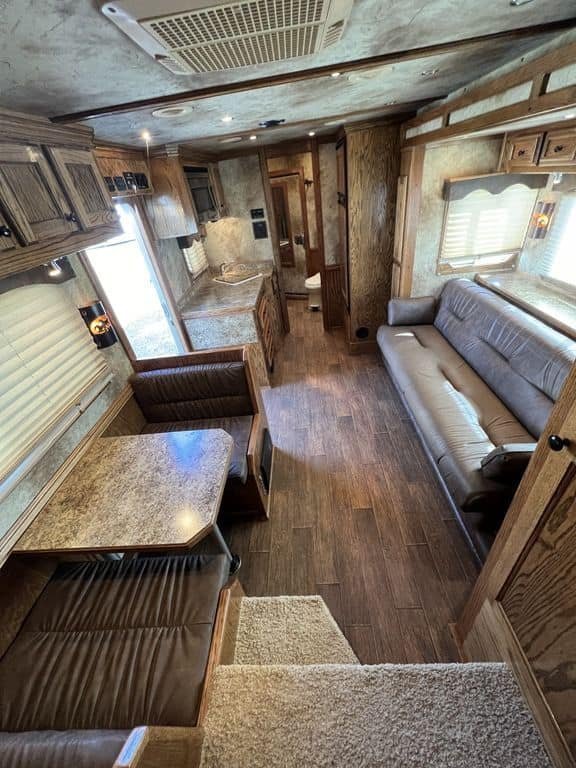 2009 Platinum Coach 3 H 16' SW w/Outlaw Conversion - Image 31