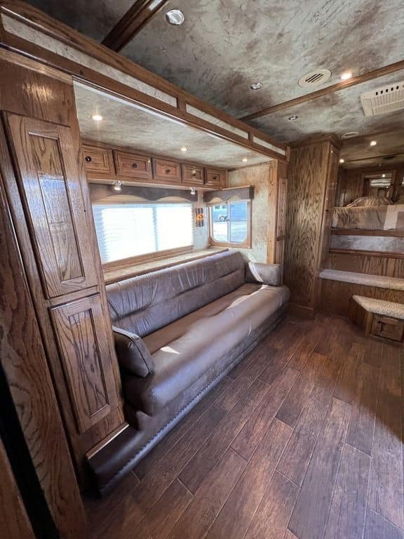 2009 Platinum Coach 3 H 16' SW w/Outlaw Conversion - Image 25