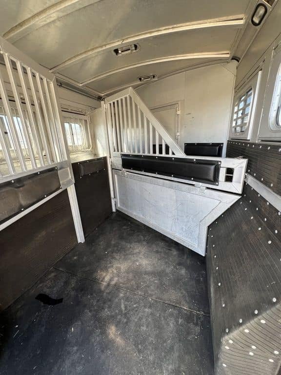 2009 Platinum Coach 3 H 16' SW w/Outlaw Conversion - Image 17