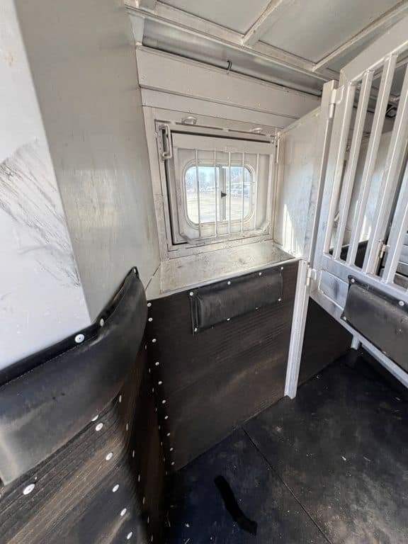 2009 Platinum Coach 3 H 16' SW w/Outlaw Conversion - Image 16
