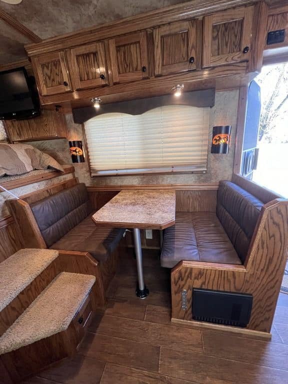 2009 Platinum Coach 3 H 16' SW w/Outlaw Conversion - Image 32