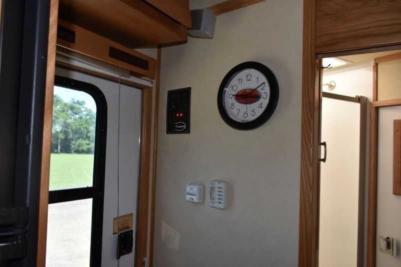 2005 Sundowner Sunlite 6LQ Horse Trailer with 11' Short Wall 725 Grand Sierra 8612GLQ MidTack - Image 29
