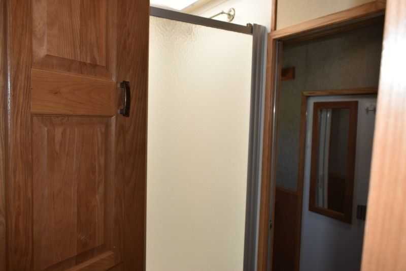 2005 Sundowner Sunlite 6LQ Horse Trailer with 11' Short Wall 725 Grand Sierra 8612GLQ MidTack - Image 24
